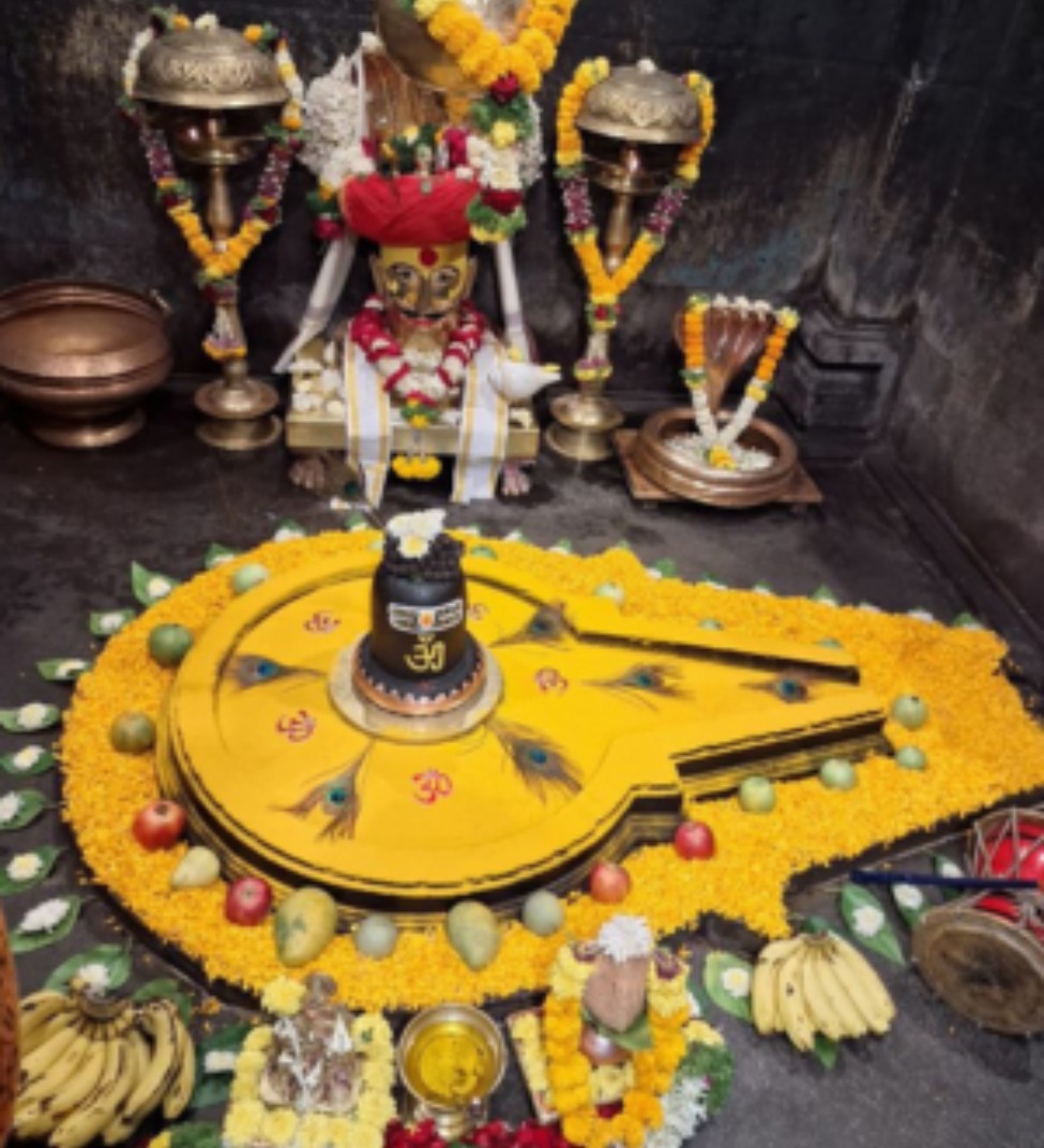 Pune to Bhuleshwar Taxi Service