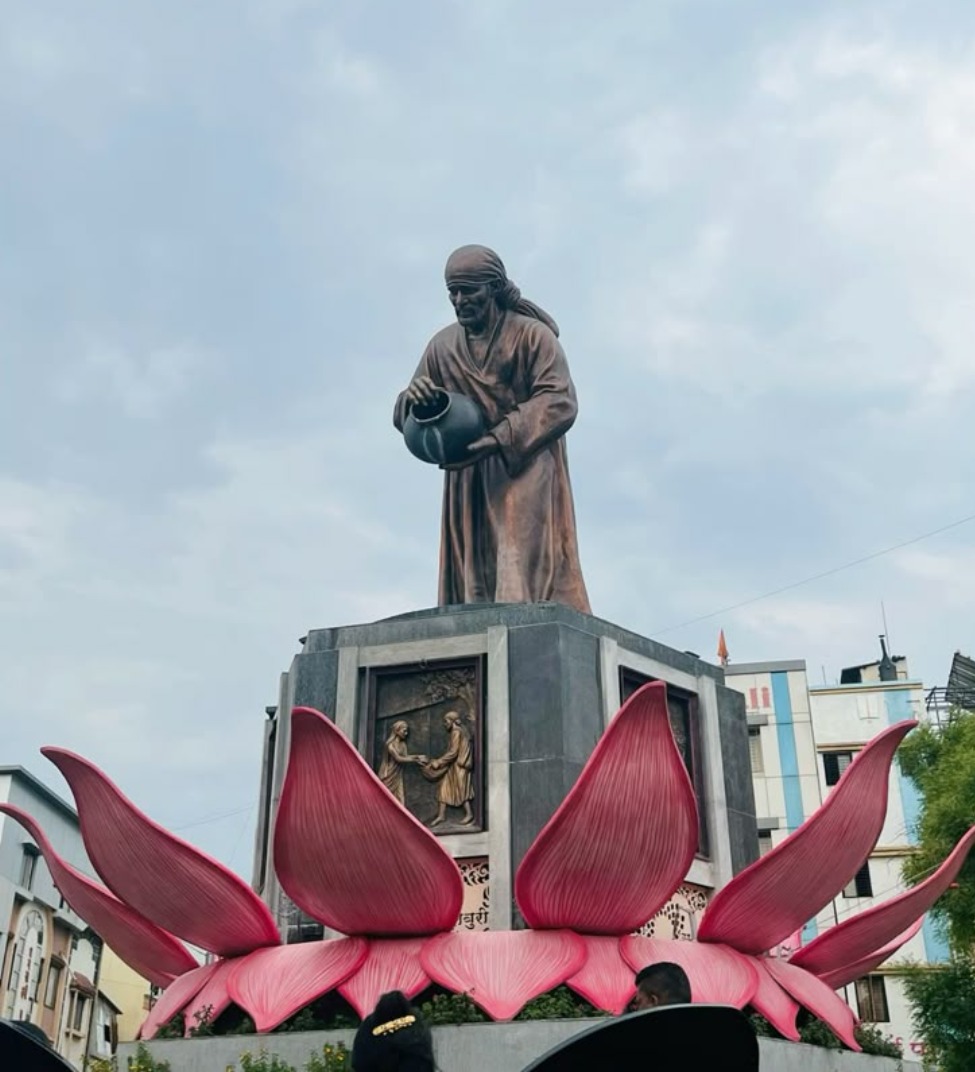 Pune to Shirdi Taxi