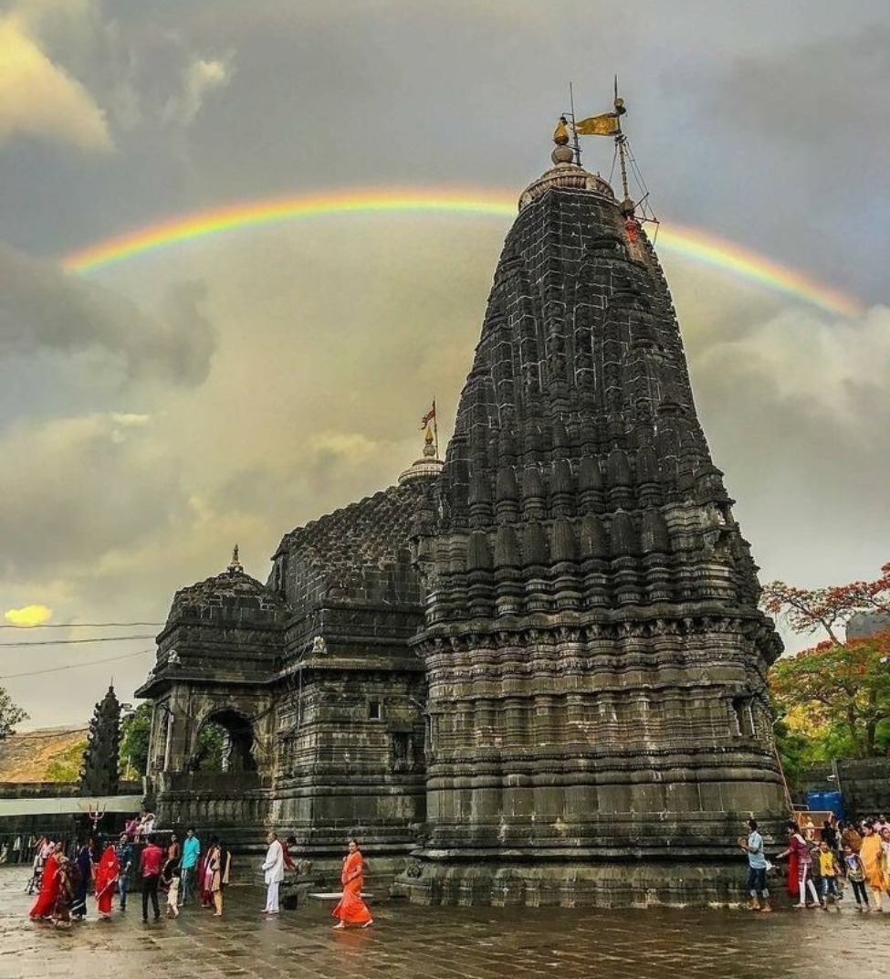 Pune to Nashik Taxi